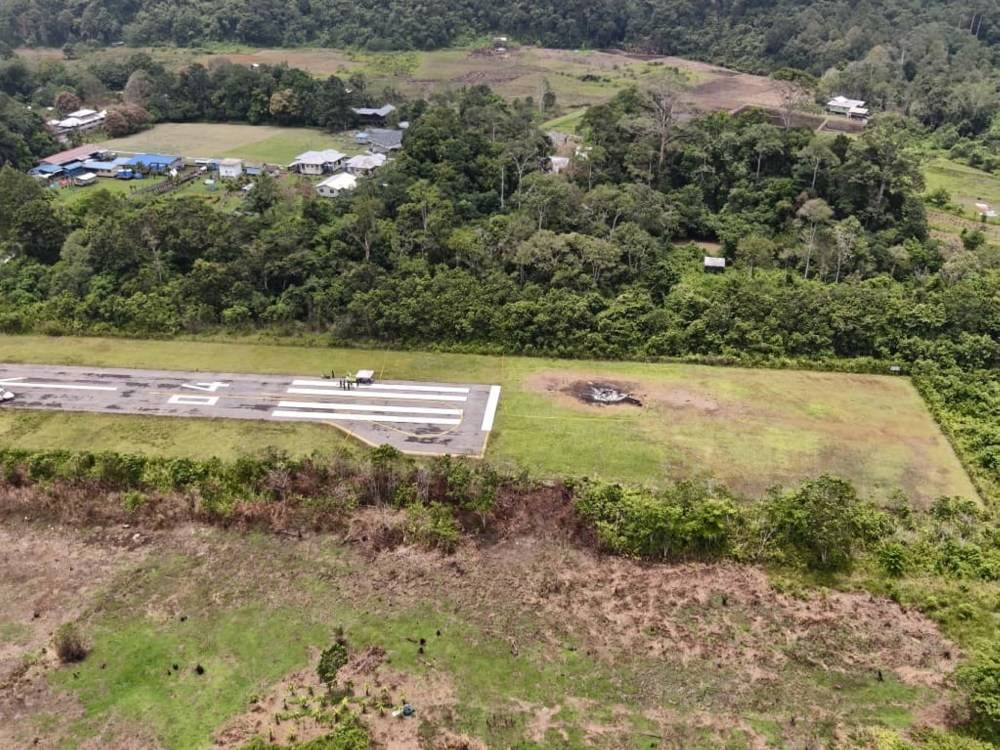 The site of the Flying Doctor Service (FDS) helicopter crash near Long Lellang Short Take-Off and Landing Airport (STOLport), Ulu Baram. Photo by Bernama