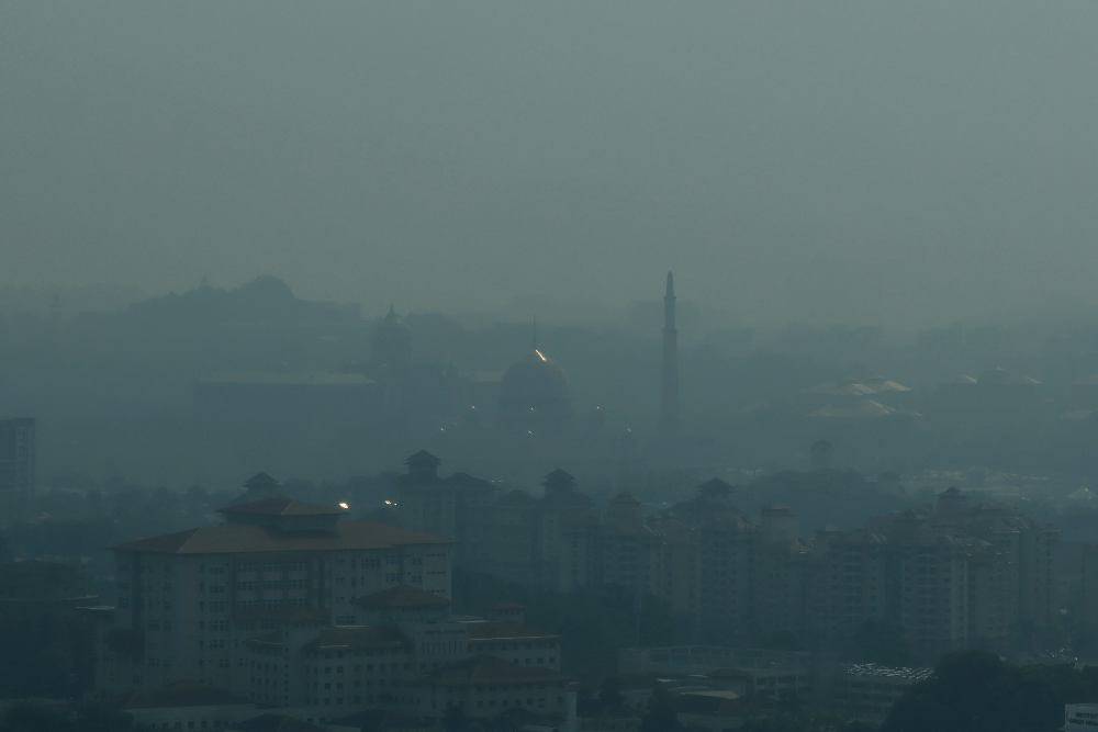 Expert calls for a transparent regional mechanism based on the polluter-pays principle, state due diligence and regional solidarity. – Photo for illustration purposes