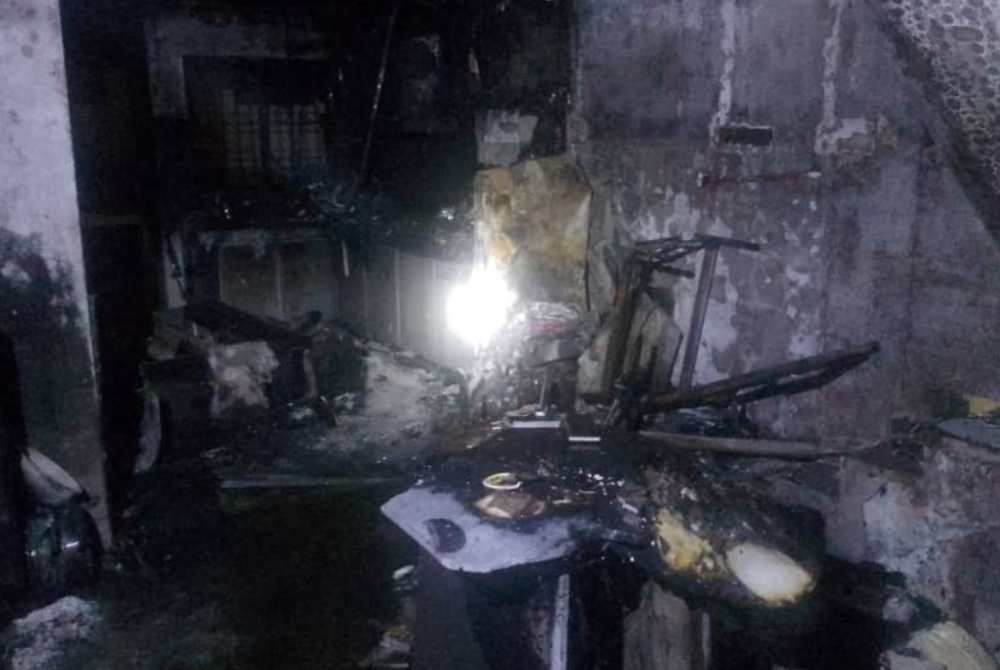 In the incident reported at 10.44pm, the victims, Noraini Ibrahim, 49, along with her two sons, Khairul Nurhaziq Khairul Nizam, 18, and Khairul Nurhadiff, 11, were found in a room.