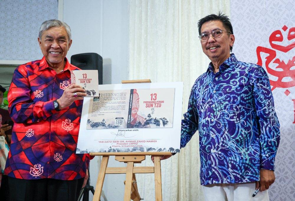 Datuk Seri Dr Ahmad Zahid Hamidi launching the book 13 Propaganda Perang Sun Tzu in conjunction with the assembly at the World Trade Centre Kuala Lumpur here today. Photo by Bernama