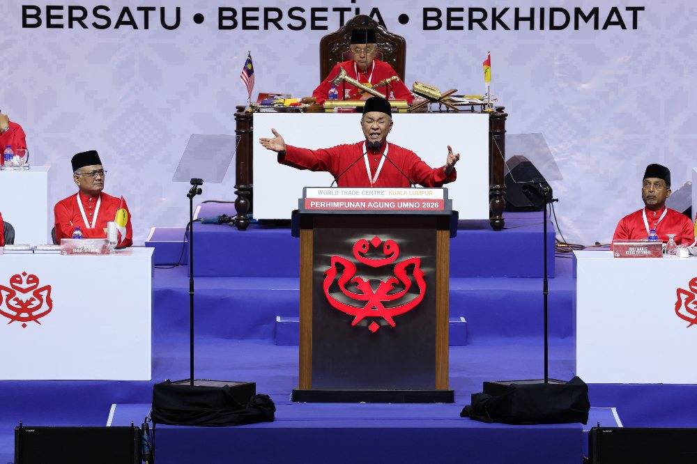 Umno and Barisan Nasional (BN) will unveil the "Blue Malaysia Agenda” to chart the country’s path towards 100 years of independence should the coalition return to Putrajaya, said Datuk Seri Ahmad Zahid Hamidi. Photo by Bernama