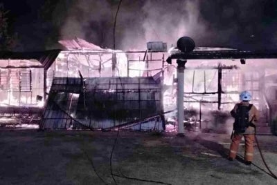 A team from the Lenggong Fire and Rescue Station BPP arrived at the scene at 4.14am and found that the Class B building, which was being used as a clinic, as well as the staff quarters, were about 90 per cent engulfed in flames. Photo courtesy of the Fire and Rescue Department