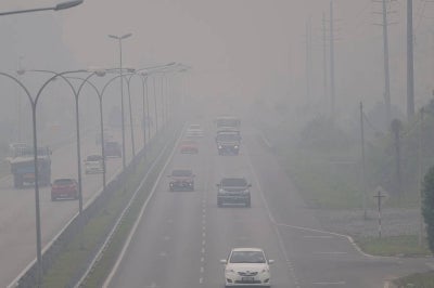 Serian recorded a very unhealthy Air Pollutant Index (API) reading of 258, while eight other areas in Sarawak registered unhealthy readings as of 9am today. - Photo by Bernama