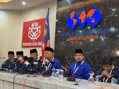 Zahid (centre) speaking during the press conference after the Umno General Assembly 2026 ended on Sept 12, 2026. (Sinar Harian Photo)