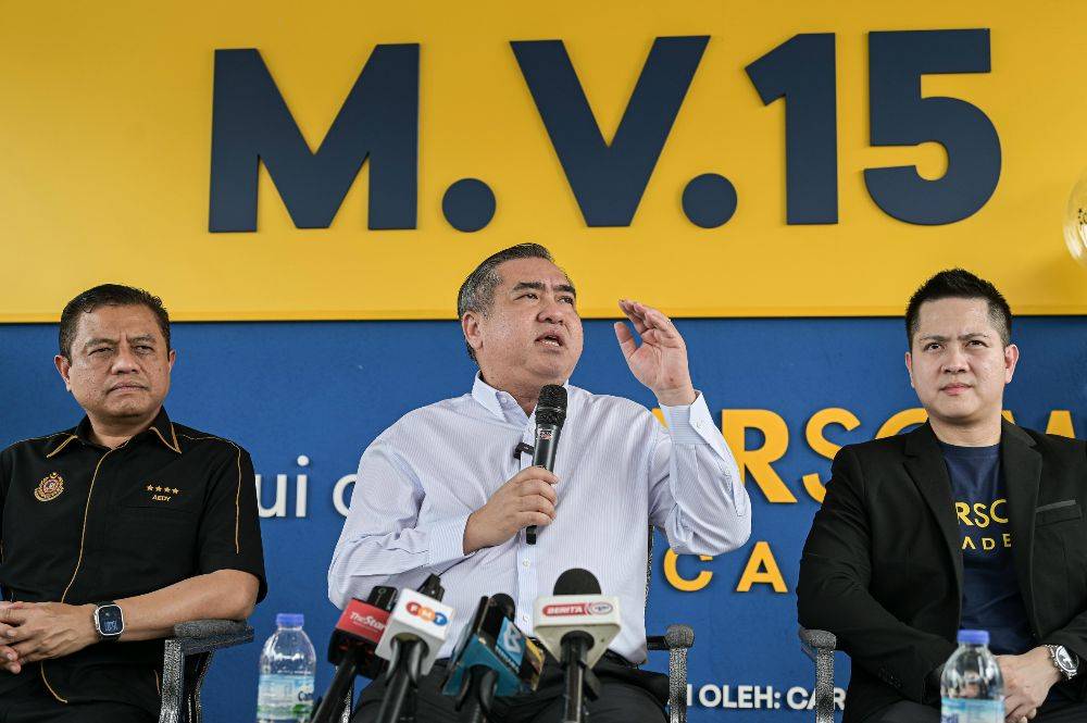 Anthony Loke during a press conference after officiating the Carsome Academy M.V.15 Vehicle Inspection Centre at the Carsome Dealer Hub here. Photo by Bernama
