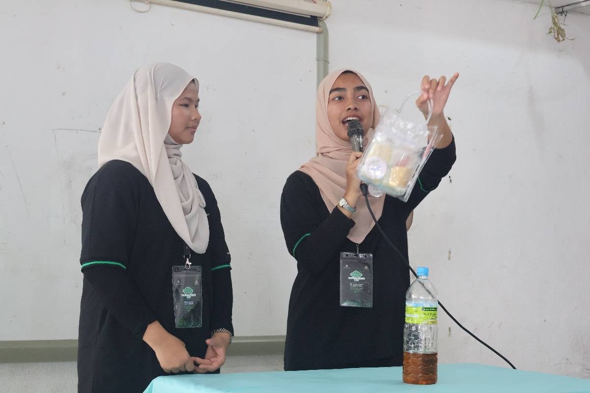 Four Form Four students from Sekolah Menengah Sains Seri Puteri (SESERI), Kuala Lumpur, are proving that an everyday kitchen waste product can become the starting point for a meaningful environmental initiative.