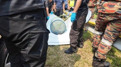 The drum was found at the dam area last Sunday. Photo: Sinar.