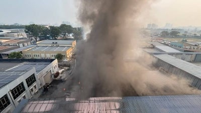 The fire affected a total area measuring 80 by 100 feet, involving four premises comprising a tyre factory, a hardware factory for pipes and valves, a furniture factory and an engineering factory. - Photo by IHSAN BOMBA