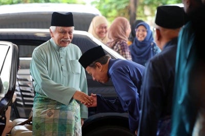 A secretariat representing the Undang Yang Empat and Tunku Besar Tampin wants the Attorney General's Chambers (AGC) and the state secretary to review their decisions that an enquiry process to remove Tuanku Muhriz Tuanku Munawir as the state ruler was not carried out in accordance with the Laws of the Constitution of Negeri Sembilan 1959. Bernama FILE PIX