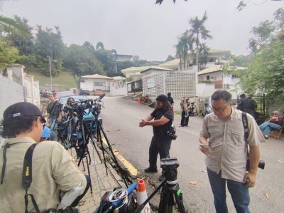 Reporters and photographers gathered outside formed prime minister Datuk Seri Najib Tun Razak's residence in Langgak Duta