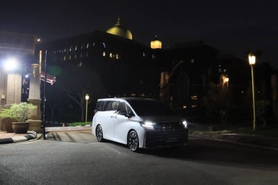 Several multi-purpose vehicles (MPVs) leaving the Perdana Putra building, believed to be the venue of the Pakatan Harapan (PH) Presidential Council meeting held this afternoon. - Photo by Bernama