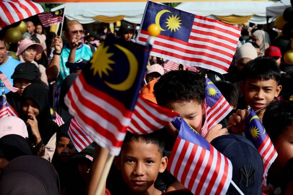 KUALA TERENGGANU, August 27 -- Ladang National School (SK) students wave the Jalur Gemilang in conjunction with the National Month celebrations. (BERNAMA PHOTO)