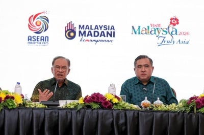 Prime Minister Datuk Seri Anwar Ibrahim (left) and Transport Minister Anthony Loke. Picture taken during the MADANI Malaysian Scholars Forum Series 6, titled Transportation for the People: Balancing Affordability, Quality, and Sustainability in Public Transport, held at Menara Prasarana on June 4. (BERNAMA PHOTO)