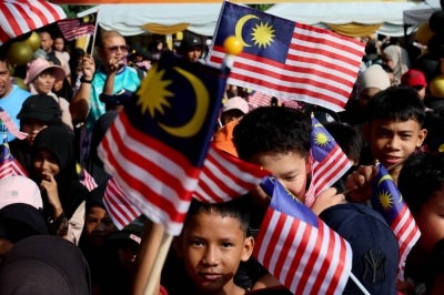 KUALA TERENGGANU, August 27 -- Ladang National School (SK) students wave the Jalur Gemilang in conjunction with the National Month celebrations. (BERNAMA PHOTO) 