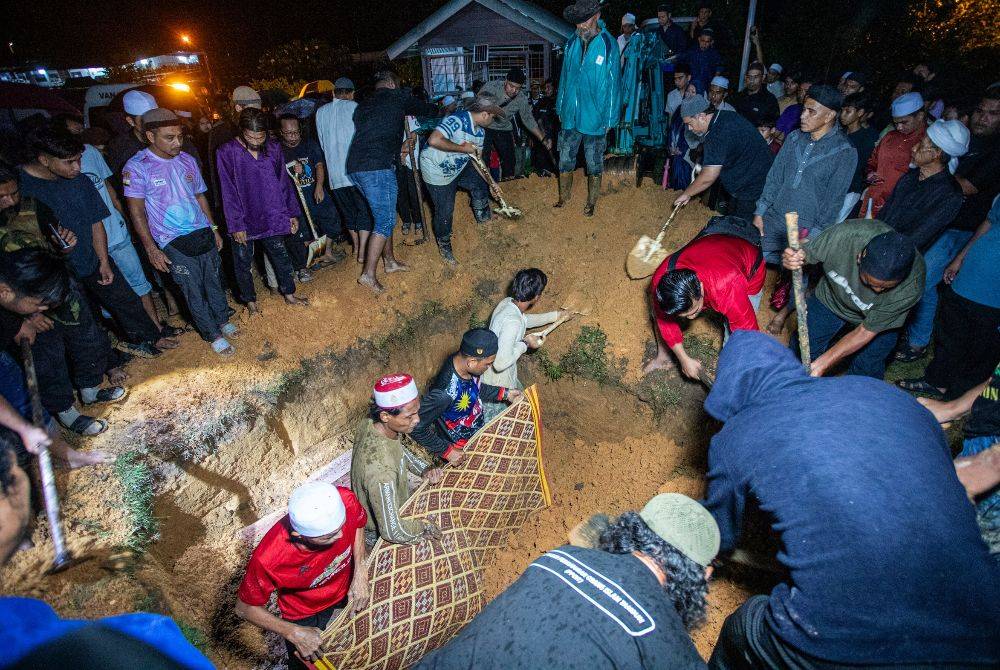 A fire tore through a two-storey terrace house in Persiaran Desa Tambun 4, Taman Desa Tambun here in the early hours of Sep 20, killing three members of the same family. - Photo by Bernama
