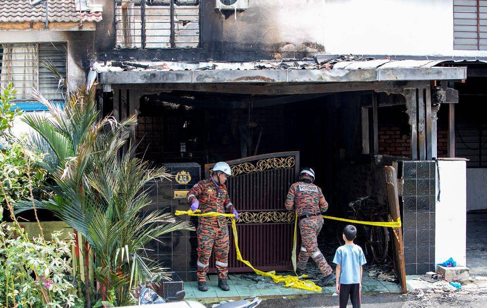 A fire tore through a two-storey terrace house in Persiaran Desa Tambun 4, Taman Desa Tambun here in the early hours of Sep 20, killing three members of the same family. - Photo by Bernama