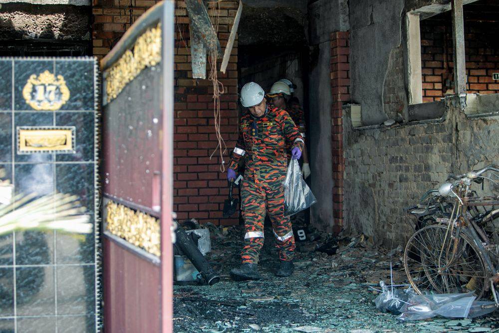 A fire tore through a two-storey terrace house in Persiaran Desa Tambun 4, Taman Desa Tambun here in the early hours of Sep 20, killing three members of the same family. - Photo by Bernama