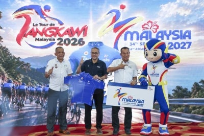 MASOC chief executive officer Datuk Abdul Rashid Yaakub (two, left) with NSC Events and Sports Management Division director Safrushahar Mohd Yusoff (two, right) and LTdL26 Secretariat chief operating officer Emir Abdul Jalal during the announcement of a collaboration between MASOC and LTdL 2026, today. - Photo by Bernama
