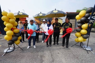 From left: MARA Federal Territory office director Syed Saifuddin Syd Ahmad, MARA Commercial Infrastructure Division director Mimi Mazlin Mohamad Yusof and Callabio Manufacturing Sdn Bhd director Dr Shahir Suhaimi during the flagged off of a container of 16,800 bottles of its Bariistar-branded syrup, worth RM840,000, at a ceremony held at the MARA Halal Industrial Park in Batu Caves on Sept 19, 2026.