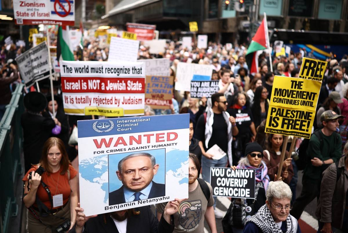 People protest against Israel's Prime Minister Benjamin Netanyahu on the day of his address before the 81st United Nations General Assembly in New York, on September 24, 2026. (Photo by CHARLY TRIBALLEAU / AFP)