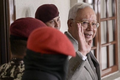 The KL High Court today fixed Oct 14 to hear Datuk Seri Najib Razak's application for a stay of execution of his 15-year jail sentence and RM11.4 billion fine following his conviction in the 1Malaysia Development Berhad (1MDB) case. - Photo by Bernama