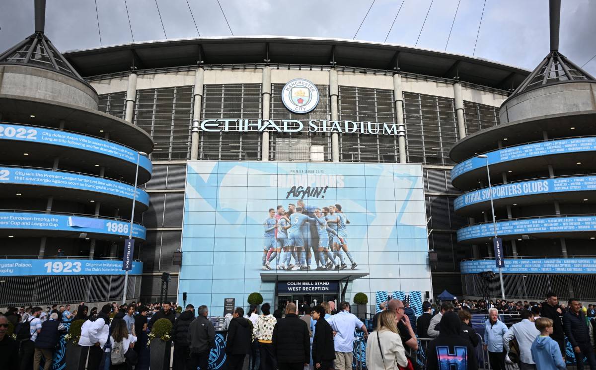 (FILES) Fans arrive outside the Etihad Stadium ahead of the UEFA Champions League second leg semi-final football match between Manchester City and Real Madrid in Manchester, north west England, on May 17, 2023. Manchester City have been found guilty of all but one of 115 Premier League charges they face for breaching financial regulations, the Athletic reported on Friday, September 25, 2026. (Photo by Paul ELLIS / AFP)
