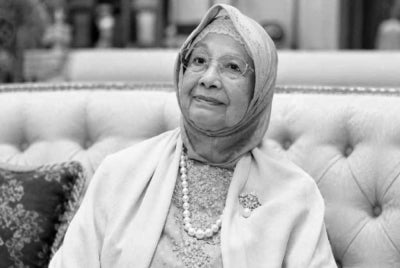The remains of the late Tun Dr Hasmah Mohd Ali were transported from the National Heart Institute (IJN) at 10.48am today to her residence in The Mines, Seri Kembangan, Selangor.