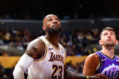 LeBron James. (Photo by Adam Pantozzi / NBAE / Getty Images / Getty Images via AFP)