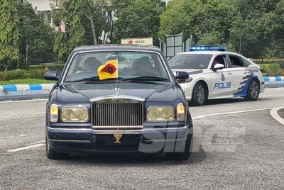 The vehicle carrying Tuanku Muhriz arrives at Istana Hinggap, Seremban, on Tuesday.