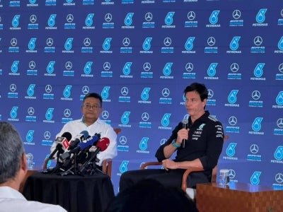 Downstream, Petronas executive vice president and CEO Datuk Seri Sazali Hamzah (left) and Mercedes-AMG Petronas Formula One Team Principal and CEO Toto Wolff. - Sinar Daily photo