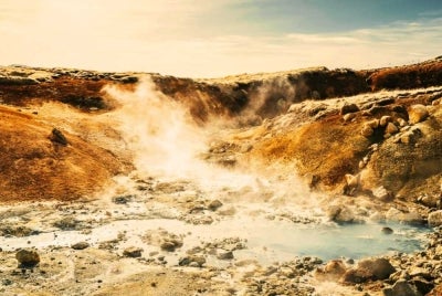 Traditionally, geothermal development has been confined to tectonic plate boundaries, where hot springs, geysers and volcanic activity are present. - Photo: Canva