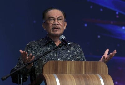 PUTRAJAYA, Oct 1 -- Prime Minister Datuk Seri Anwar Ibrahim delivers his speech at the 2026 Tokoh Siswa Negara Awards ceremony at a hotel tonight.
--fotoBERNAMA (2026) COPYRIGHT RESERVED