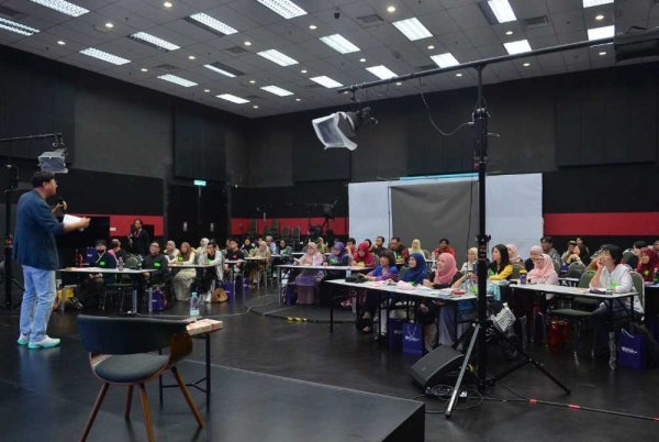 Organised by Grup Buku Karangkraf (GBK), the three-hour masterclass at Studio F, Karangkraf, examined the development of Korean content from local productions into an international phenomenon. - Photo by ASRIL ASWANDI SHUKOR