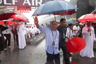 SEPANG, Oct 4 ? Prime Minister Datuk Seri Anwar Ibrahim is accompanied by an aide holding an umbrella as he visits the Sepang International Circuit during the Formula 1 Gulf Air Bahrain Grand Prix in Malaysia today.
--fotoBERNAMA (2026) COPYRIGHT RESERVED