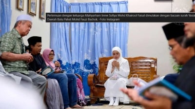 Her Majesty Raja Zarith Sofiah, Queen of Malaysia, today paid a visit to the family of a student who was allegedly murdered at a school. Source: Instagram

