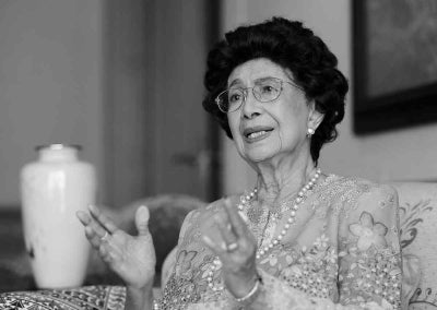 TUN Dr Hasmah Mohd Ali was a doctor, a mother, a wife and a leader, roles that she carried with quiet strength, dignity and purpose. While she stood beside one of Malaysia’s most prominent political figures, her own identity was never defined solely by her husband’s position.