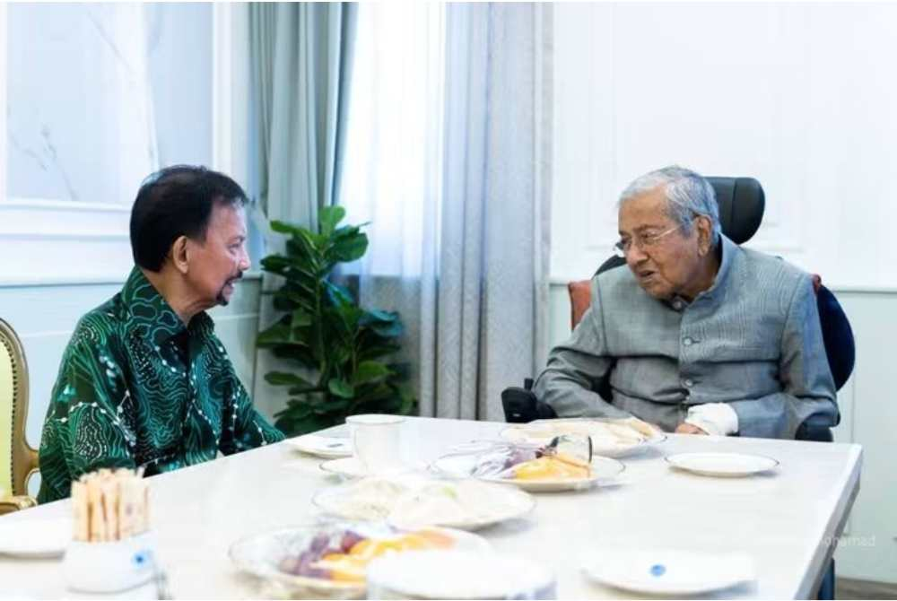 Brunei Sultan visits Tun M in IJN