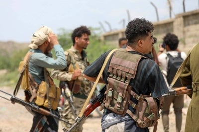 Saudi-backed Yemen government soldiers gather near the Jabal Han front, west of the city of Taiz. (Photo by AHMAD AL-BASHA / AFP)