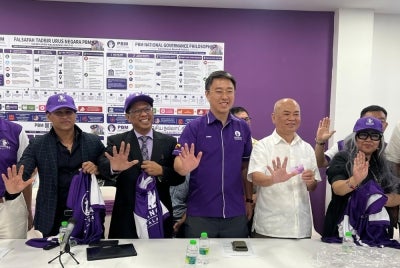 PBM president Datuk Larry Sng Wei Shien (middle) at a press conference held today at the PBM headquaters.