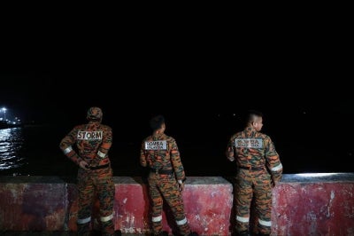 Sandakan Fire and Rescue Department personnel monitor the coastal area following a moderate earthquake that struck the waters off Sandakan at 9.11pm last night, during a night inspection. Photo by Bernama