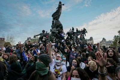 People gather on and around the statue in the center of the Place de la Republic square at the end of a demonstration part of a nationwide day of actions called by high-school students, joined by unions and teachers, who for days have been demanding better learning conditions in protests punctuated by violent confrontations in Paris on October 6, 2026. Students have blocked the entrances to hundreds of high schools for 15- to 17-year-olds since late September, complaining of missing teachers, overloaded timetables, dilapidated classrooms and buildings that cannot cope with rising temperatures. (Photo by Dimitar DILKOFF / AFP)