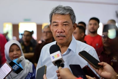 Foreign Minister Datuk Seri Mohamad Hasan said Malaysia wants operational negotiations with Indonesia to be expedited to allow the country's team to be sent to help extinguish the forest fires in that country, which have caused cross-border haze. Photo by Bernama