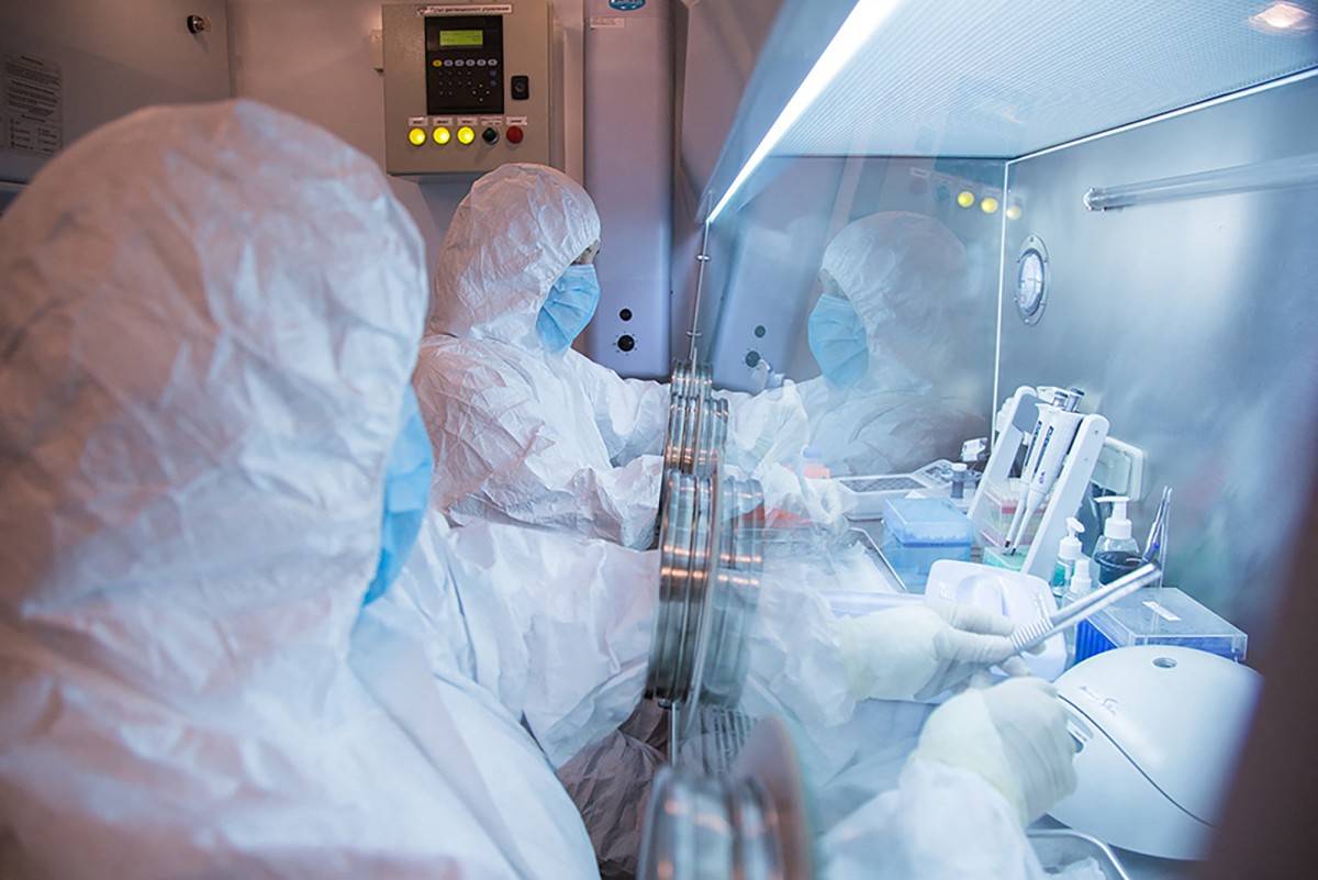 In this undated handout picture released by the Irkutsk Antiplague Research Institute, specialists work in a laboratory as part of anti-epidemic measures during the 2019 Winter Universiade in Krasnoyarsk. (Photo by Handout / Irkutsk Antiplague Research Institute / AFP) 