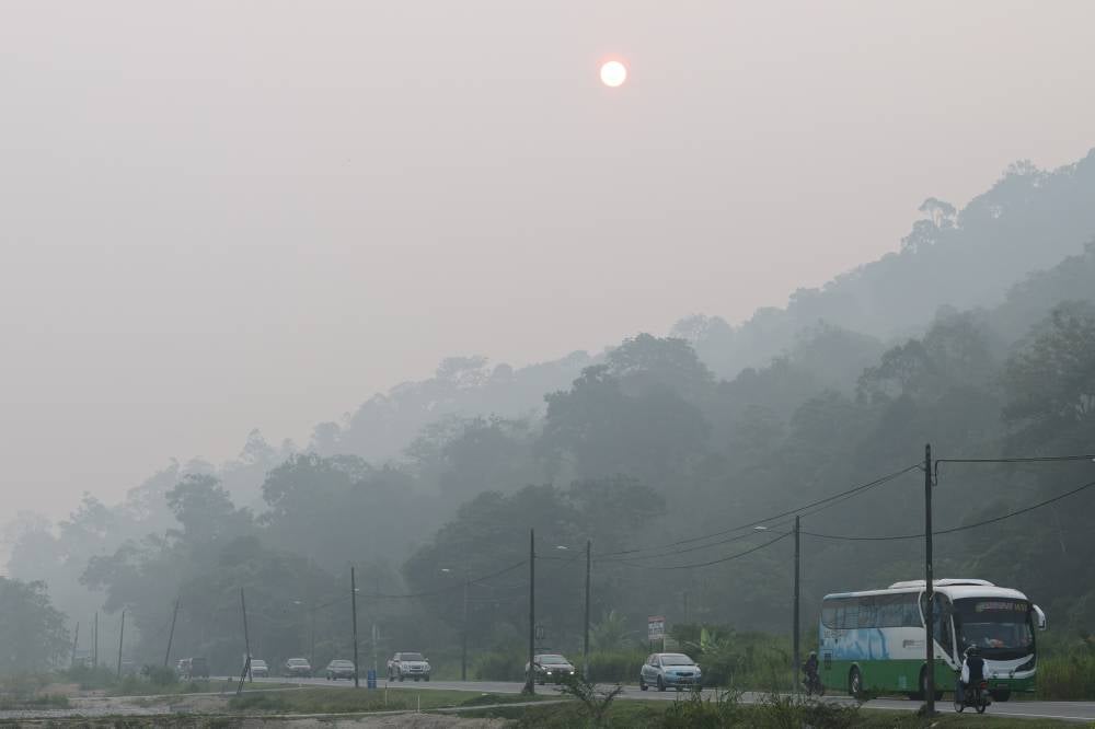 KUALA PILAH, Oct 8 -- Visibility around Terachi is hazy due to the haze affecting the area today.
According to the official Malaysian Air Pollutant Index Management System (APIMS) portal, the Air Pollutant Index (API) reading in Seremban is at an unhealthy level of 182 as of 9am today.
--BERNAMA Photo (2026) ALL RIGHTS RESERVED