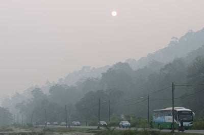 KUALA PILAH, Oct 8 -- Visibility around Terachi is hazy due to the haze affecting the area today.
According to the official Malaysian Air Pollutant Index Management System (APIMS) portal, the Air Pollutant Index (API) reading in Seremban is at an unhealthy level of 182 as of 9am today.
--BERNAMA Photo (2026) ALL RIGHTS RESERVED