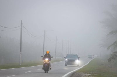 Higher education institutions in areas recording Air Pollutant Index (API) readings above 201 are given the autonomy to determine the appropriate mode of teaching and learning. Photo by Bernama