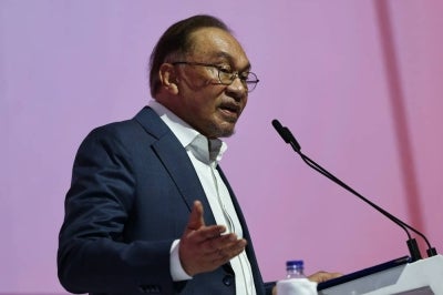 Prime Minister Datuk Seri Anwar Ibrahim hopes Budget 2027, to be tabled tomorrow, will further strengthen the national economy while easing the burden on the people. Photo by Bernama