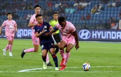 JDT player Arif Aiman Mohd Hanapi tries to get past PKR Svay Rieng FC player Mateus Barbosa Soares during the ASEAN Club Championship (ACC) Shopee Cup match at Sultan Ibrahim Stadium last night. Photo by Bernama