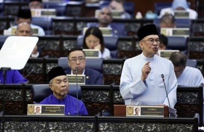 KUALA LUMPUR, Oct 9 -- Prime Minister Datuk Seri Anwar Ibrahim, who is also Finance Minister, tables Budget 2027 in the Dewan Rakyat today.
The tabling marks the fifth budget under his MADANI Government, anchored in a clear commitment to ensure high-value growth is translated equitably into greater well-being for the people, while strengthening the country?s economic resilience.
-- fotoBERNAMA (2026) COPYRIGHT RESERVED