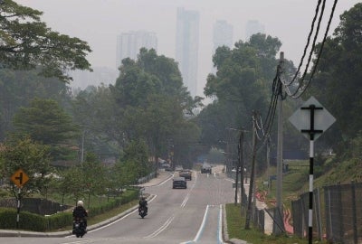  A total of 15 areas nationwide recorded unhealthy air quality as of 9 am today, with Pasir Gudang, Johor, registering the highest Air Pollutant Index (API) reading at 180. Bernama FILE PIX